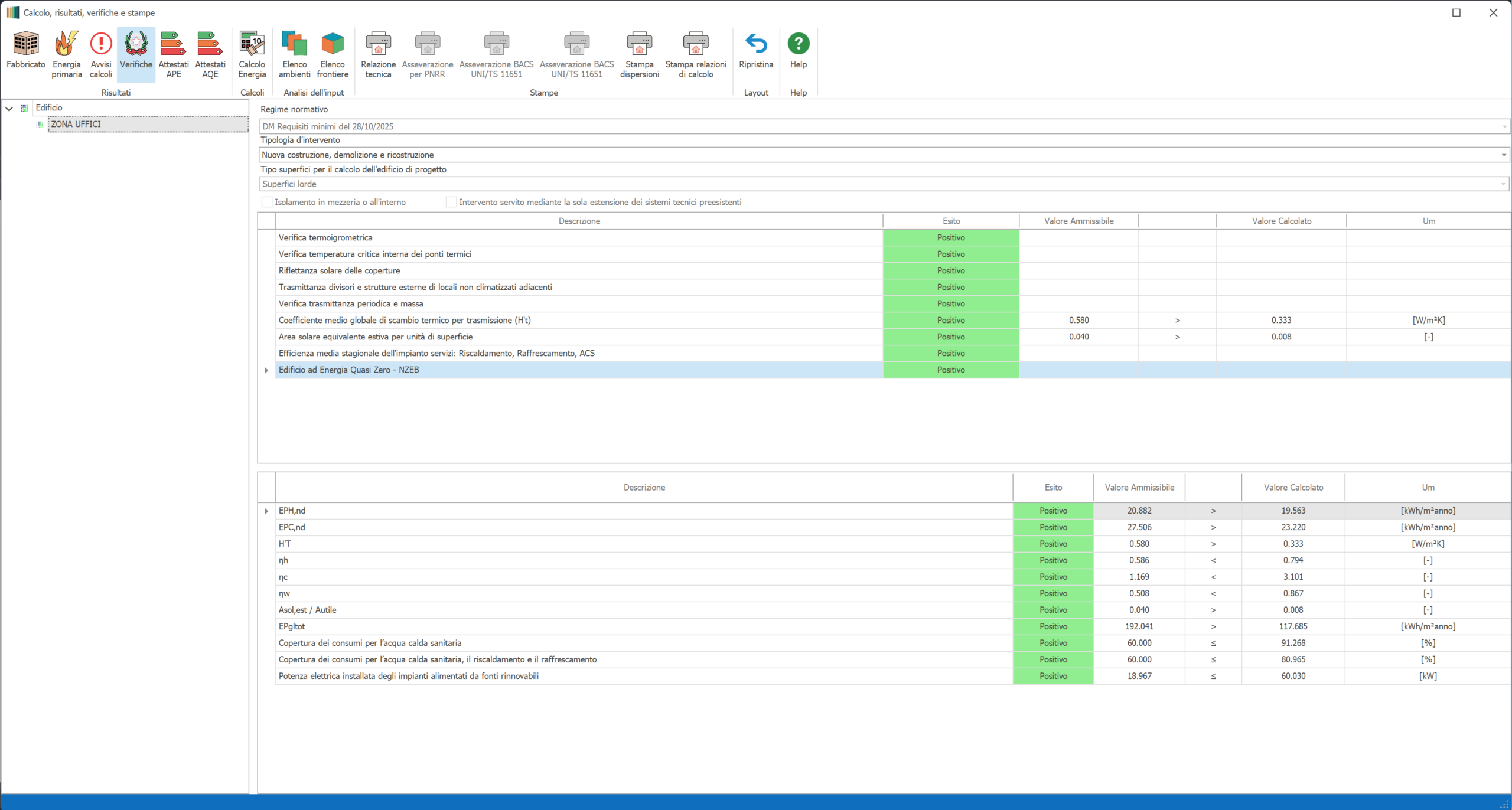 Schermata di un software di verifica energetica: tabella con descrizioni e esiti positivi in verde, interfaccia in italiano